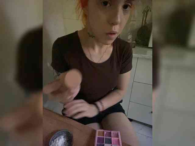 KARINA019 webcam