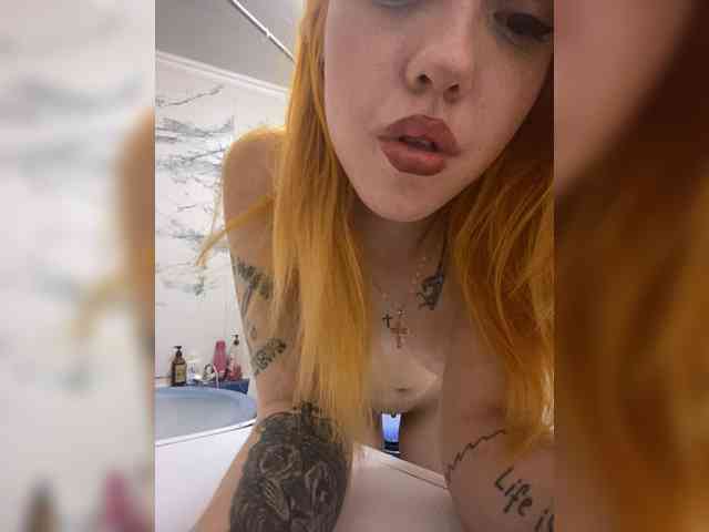 KARINA019 webcam