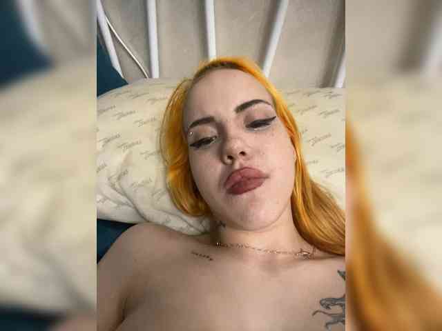 KARINA019 webcam
