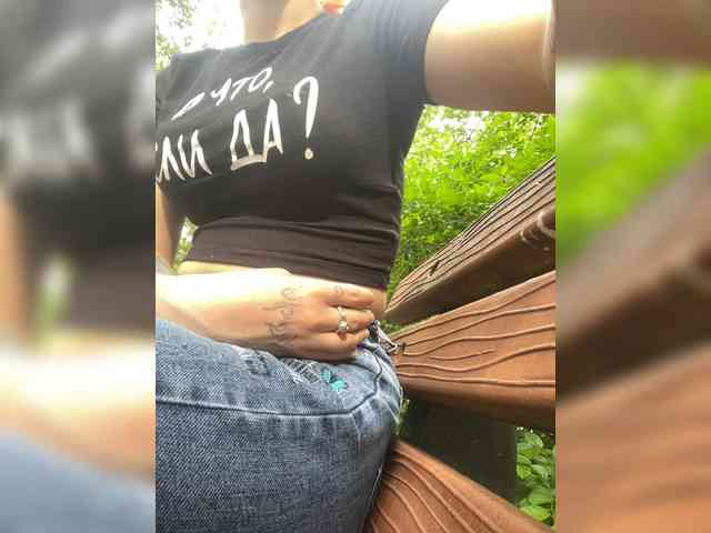 KARINA019 webcam