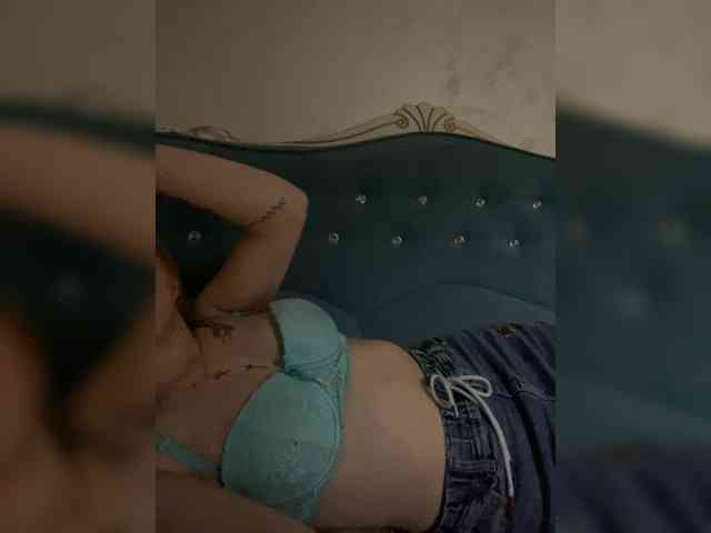 KARINA019 webcam