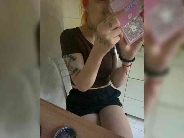 KARINA019 webcam