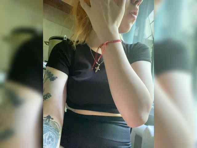 KARINA019 webcam