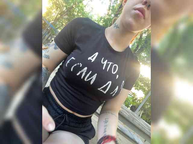KARINA019 webcam