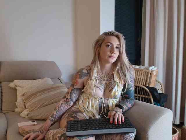 Tattoobbgirl webcam