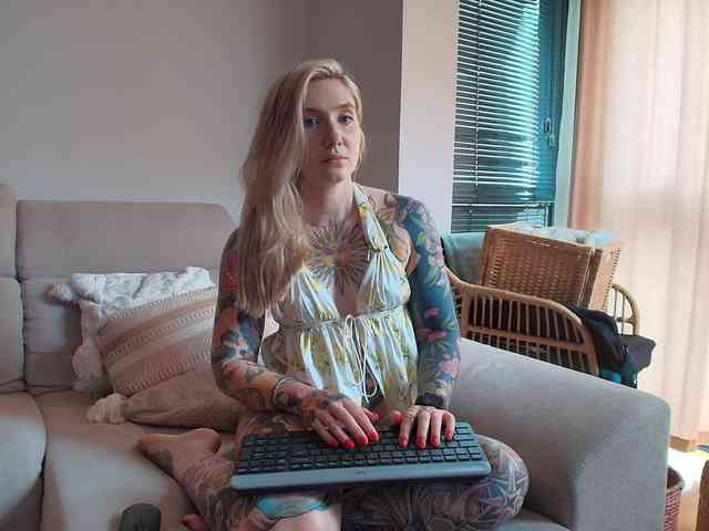 Tattoobbgirl webcam
