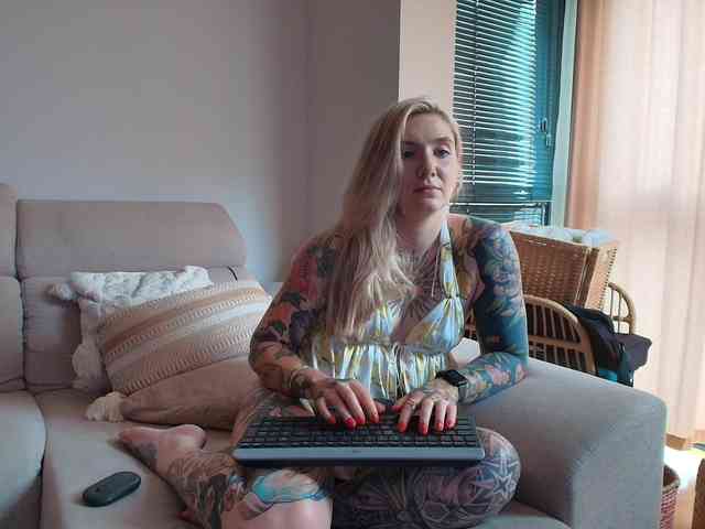 Tattoobbgirl webcam