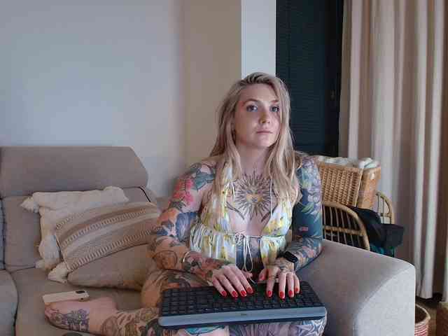 Tattoobbgirl webcam
