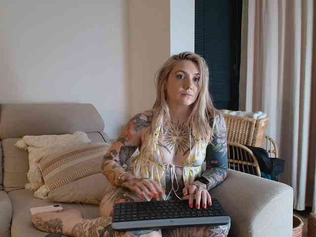 Tattoobbgirl webcam