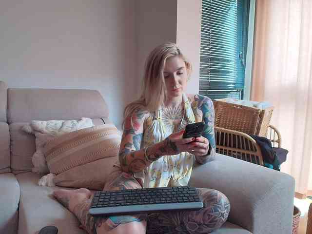 Tattoobbgirl webcam
