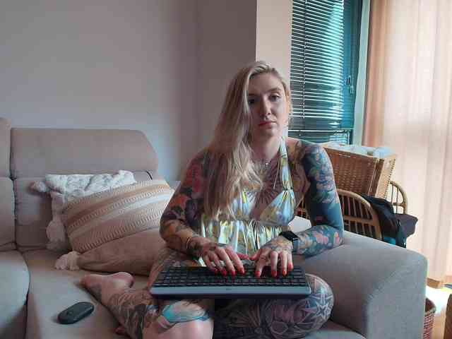 Tattoobbgirl webcam