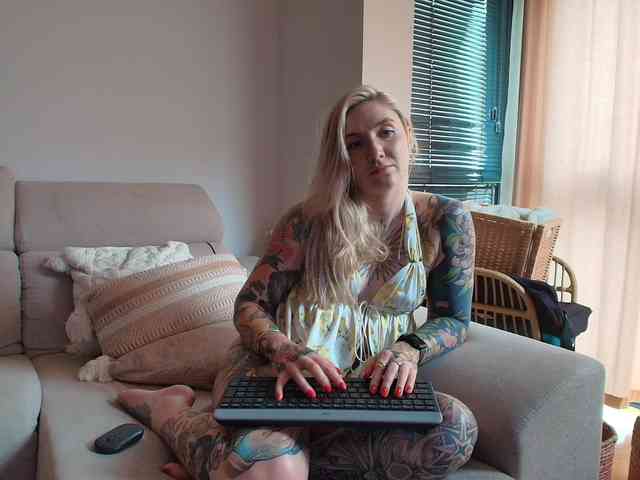 Tattoobbgirl webcam