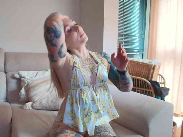 Tattoobbgirl webcam