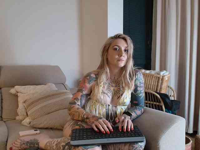 Tattoobbgirl webcam