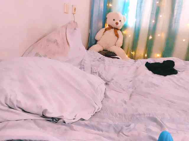 RoasHouren Live Webcam on BongaCams