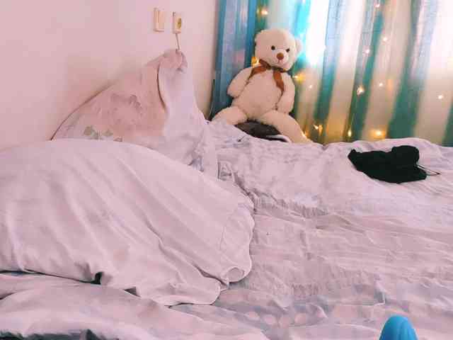 RoasHouren Live Webcam on BongaCams