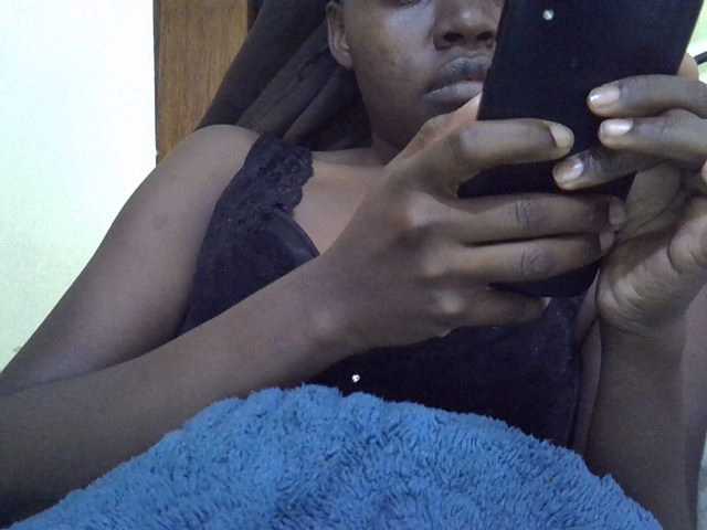 le modèle Elvinrhakhell est en webcam porno dans un show sur le site bongacams, il possède les tags suivants: Ebony,Brunette,Trimmed
