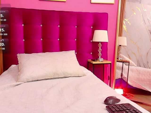 NaughtyMommyy live cam preview