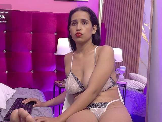 NaughtyMommyy live cam on BongaCams