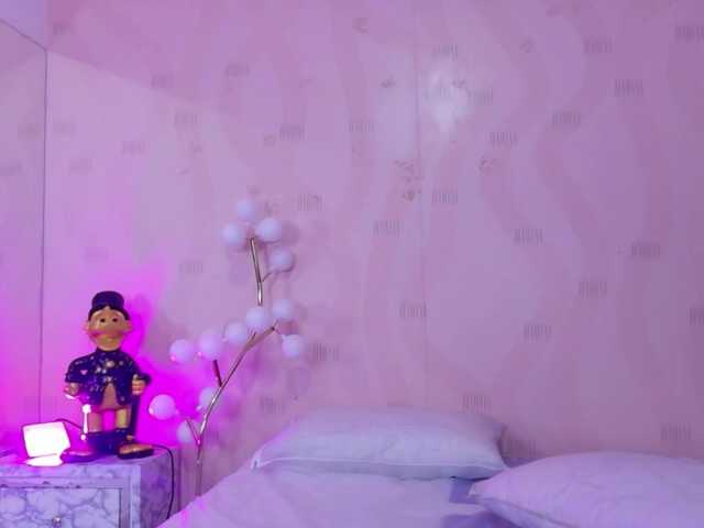 NaughtyMommyy live cam on BongaCams