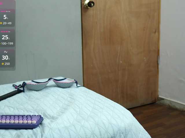 NaughtyMommyy live cam on BongaCams