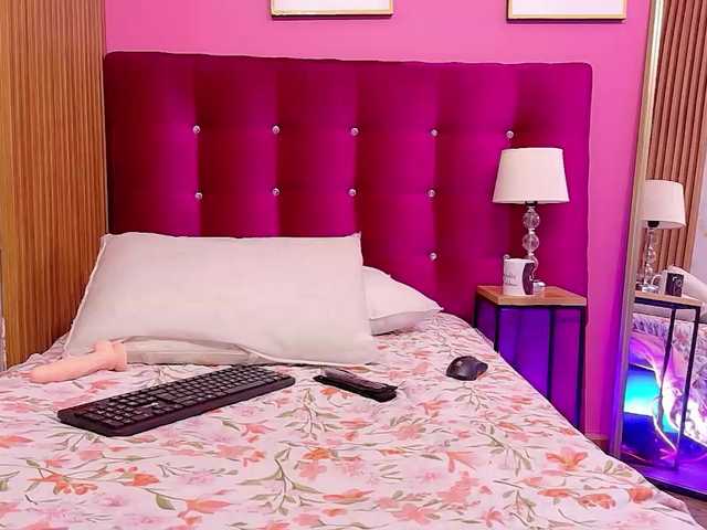 NaughtyMommyy live cam on BongaCams