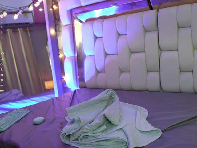 NaughtyMommyy live cam on BongaCams