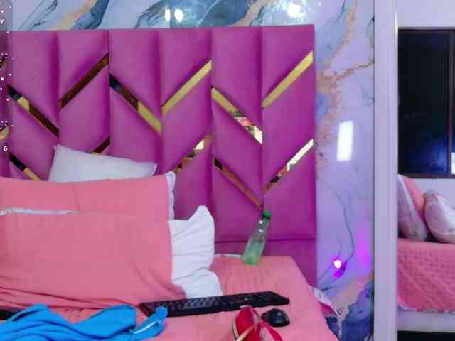 NaughtyMommyy webcam