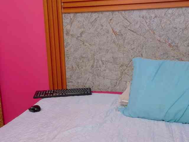 NaughtyMommyy webcam
