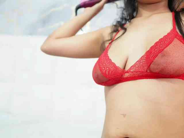 NaughtyMommyy webcam