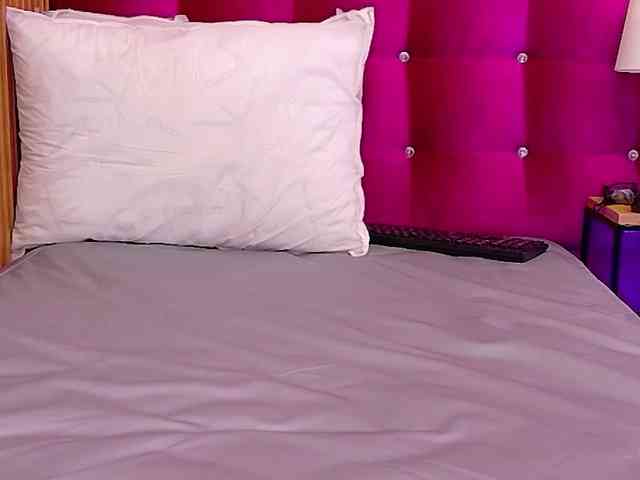 NaughtyMommyy webcam