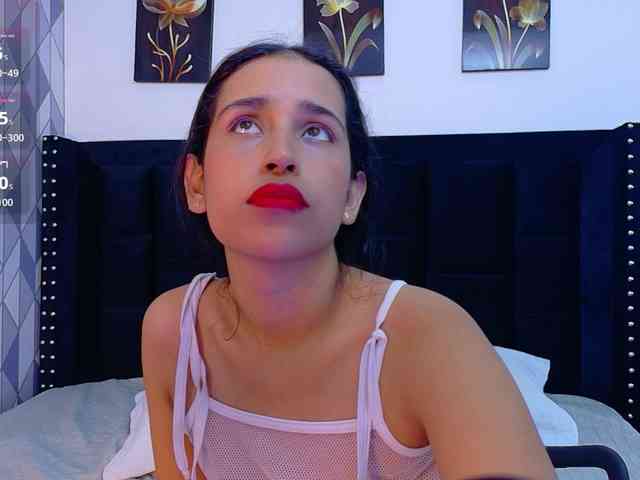 NaughtyMommyy webcam