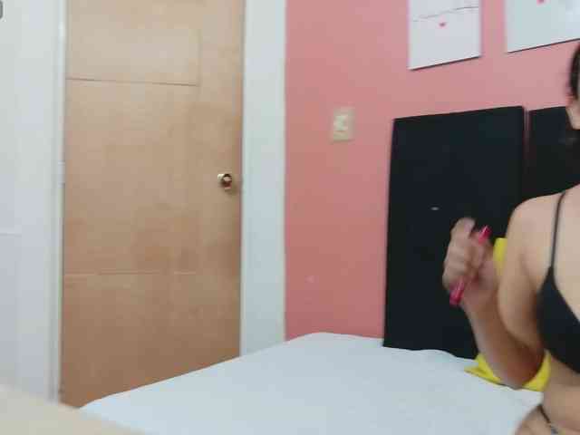 NaughtyMommyy webcam