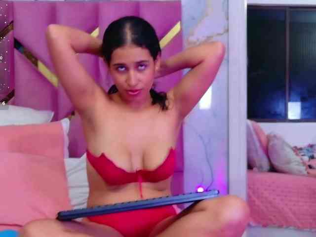 NaughtyMommyy webcam