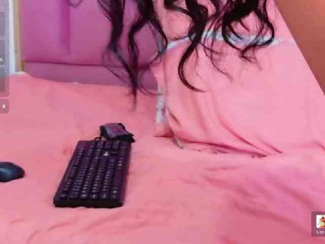NaughtyMommyy webcam