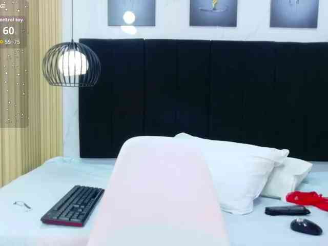 NaughtyMommyy webcam
