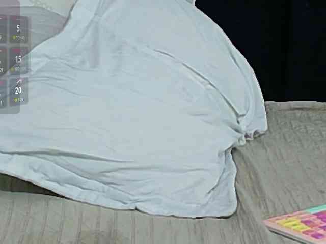 NaughtyMommyy webcam