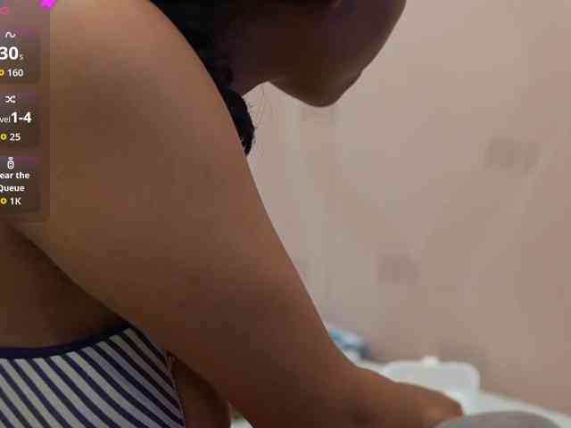 NaughtyMommyy webcam