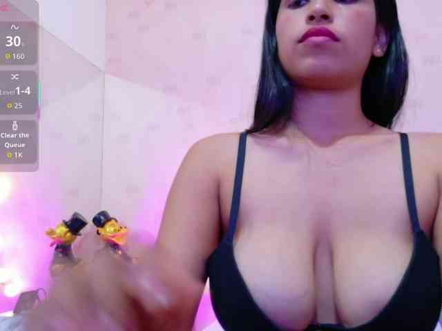 NaughtyMommyy webcam