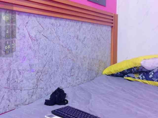 NaughtyMommyy webcam