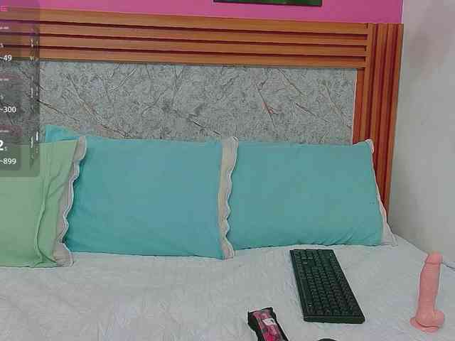 NaughtyMommyy webcam