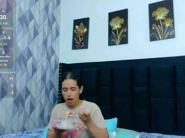 NaughtyMommyy webcam