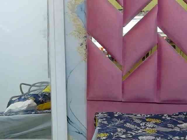 NaughtyMommyy webcam