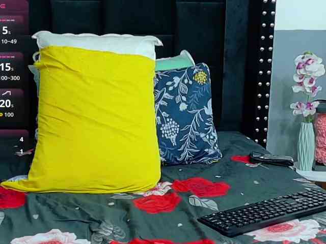 NaughtyMommyy webcam