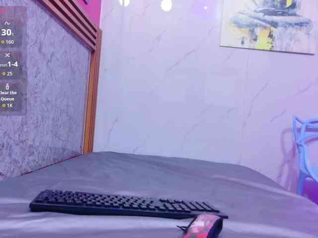 NaughtyMommyy webcam