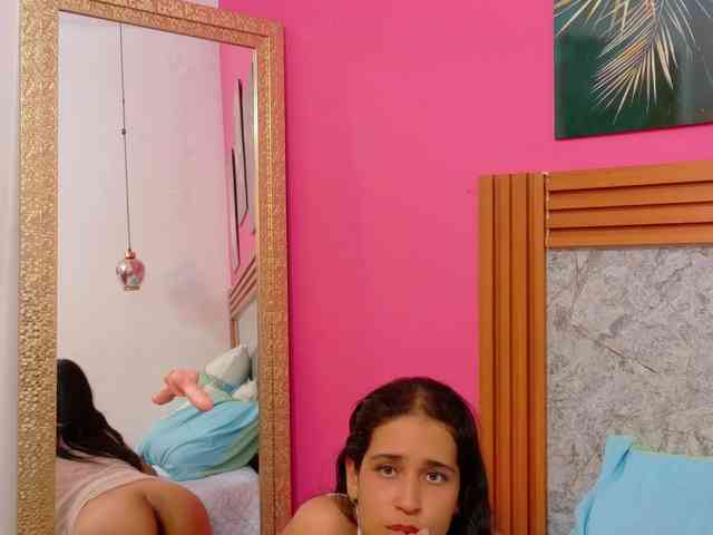 NaughtyMommyy webcam