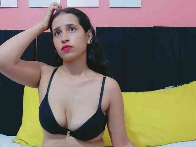 NaughtyMommyy webcam