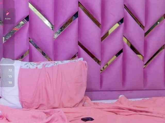 NaughtyMommyy webcam