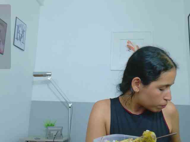NaughtyMommyy webcam
