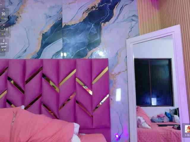 NaughtyMommyy webcam